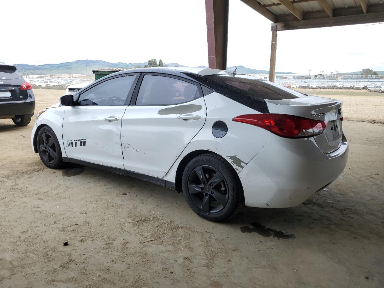 2013 Hyundai Elantra - Image 2