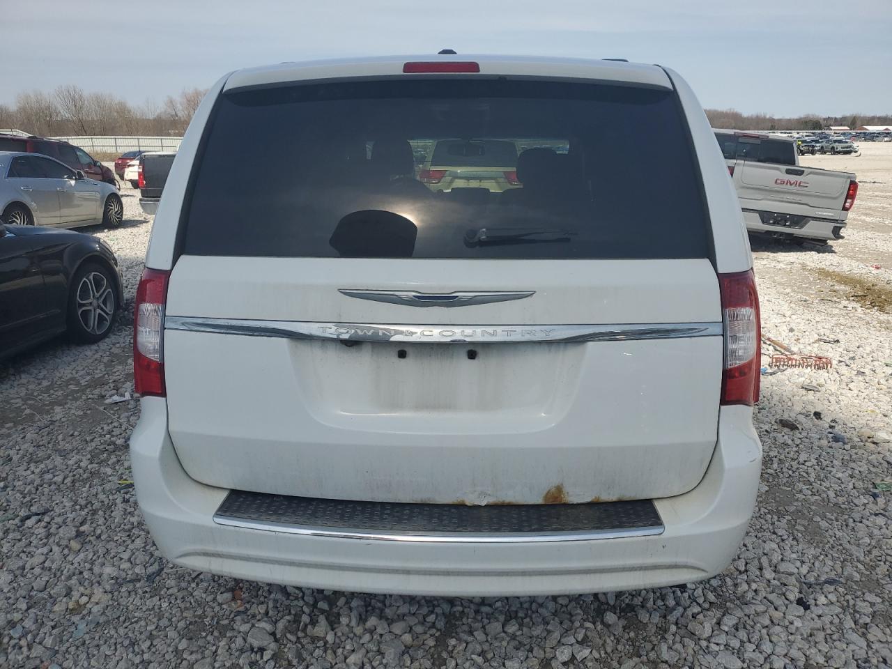 2014 Chrysler Town & Country - Image 6