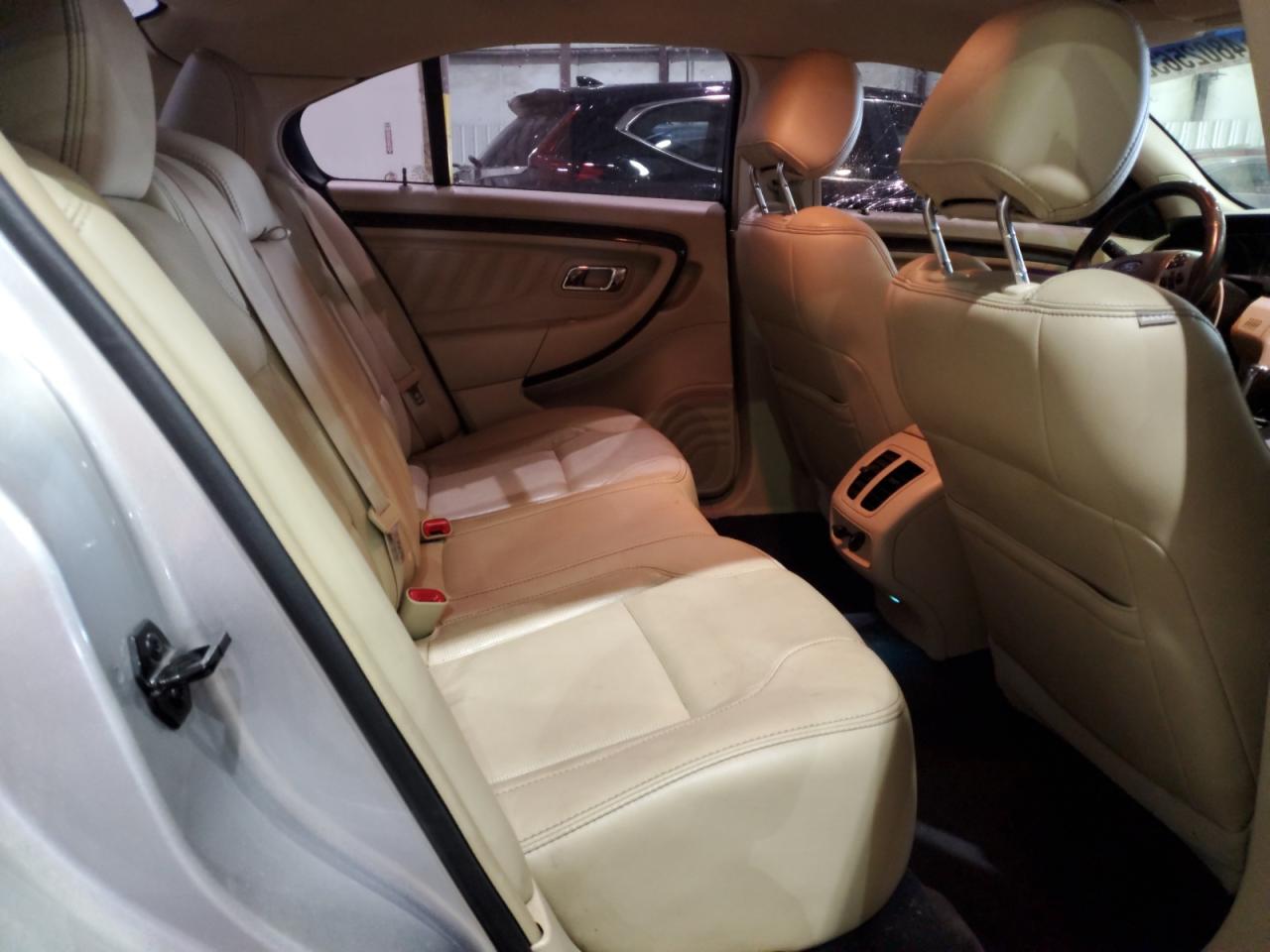 2014 Ford Taurus - Image 10
