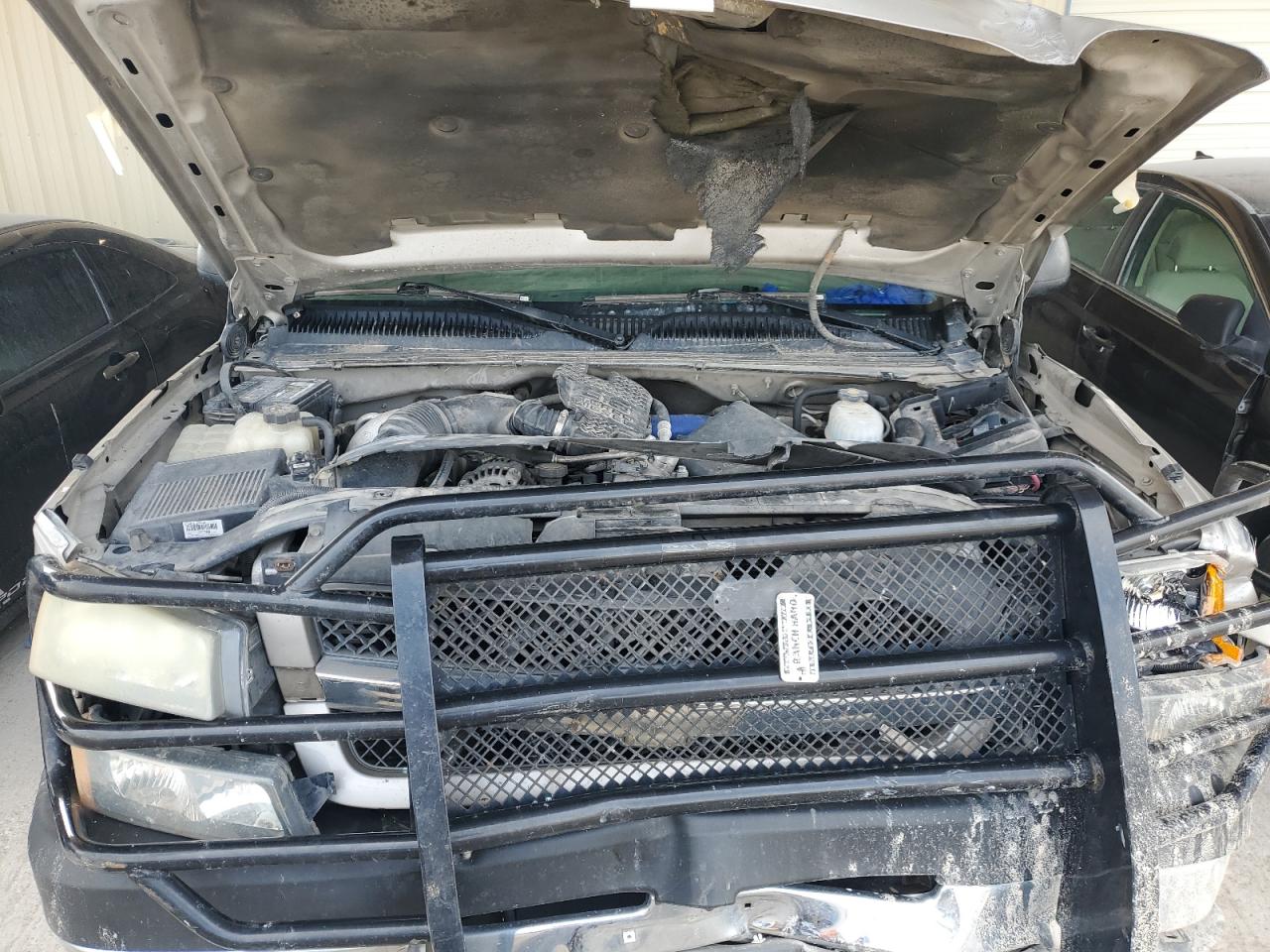 2004 Chevrolet Silverado - Image 12
