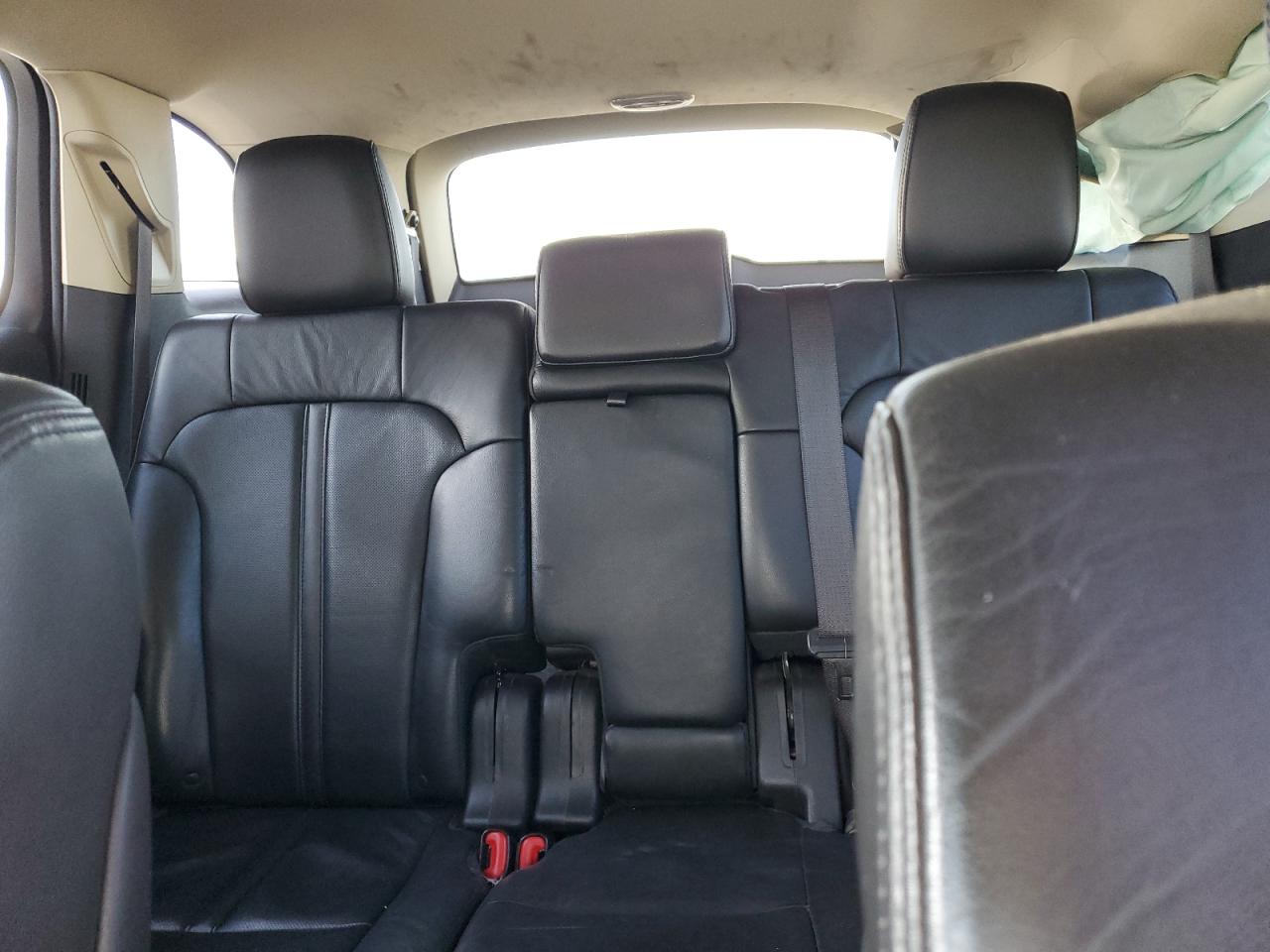 2018 Lincoln MKT - Image 10