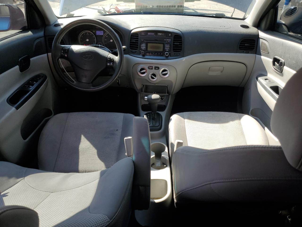 2011 Hyundai Accent - Image 8