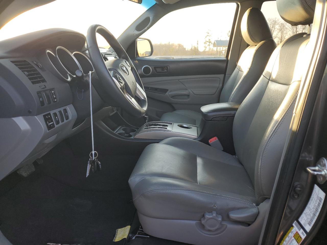 2015 Toyota Tacoma - Image 7