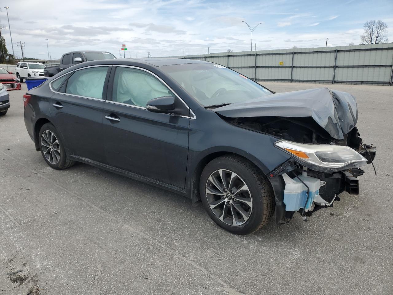 2016 Toyota Avalon - Image 4
