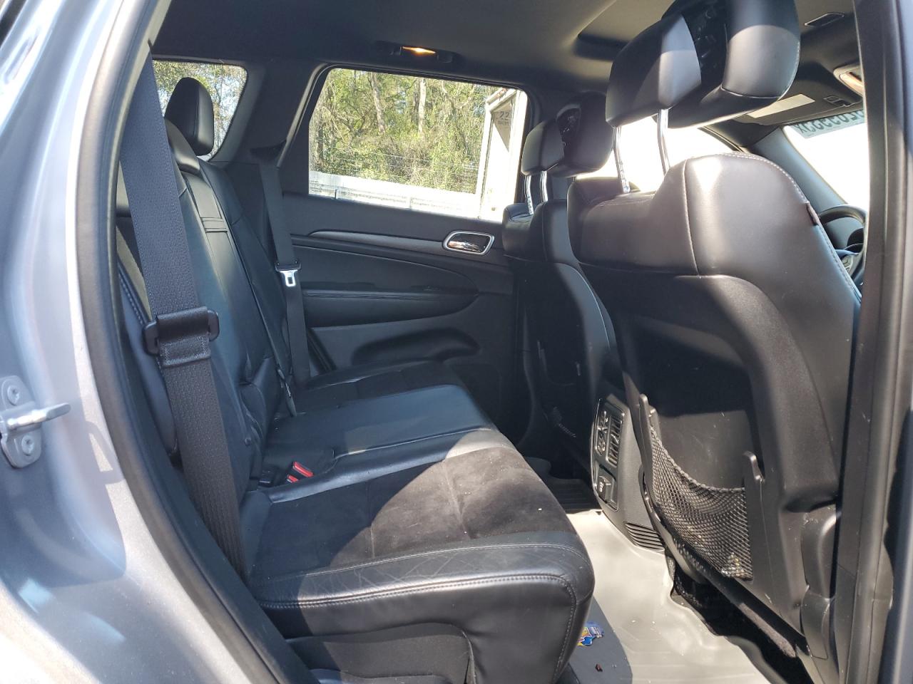 2015 Jeep Grand Cherokee - Image 11