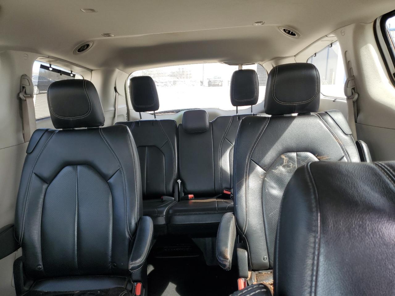 2022 Chrysler Pacifica - Image 10