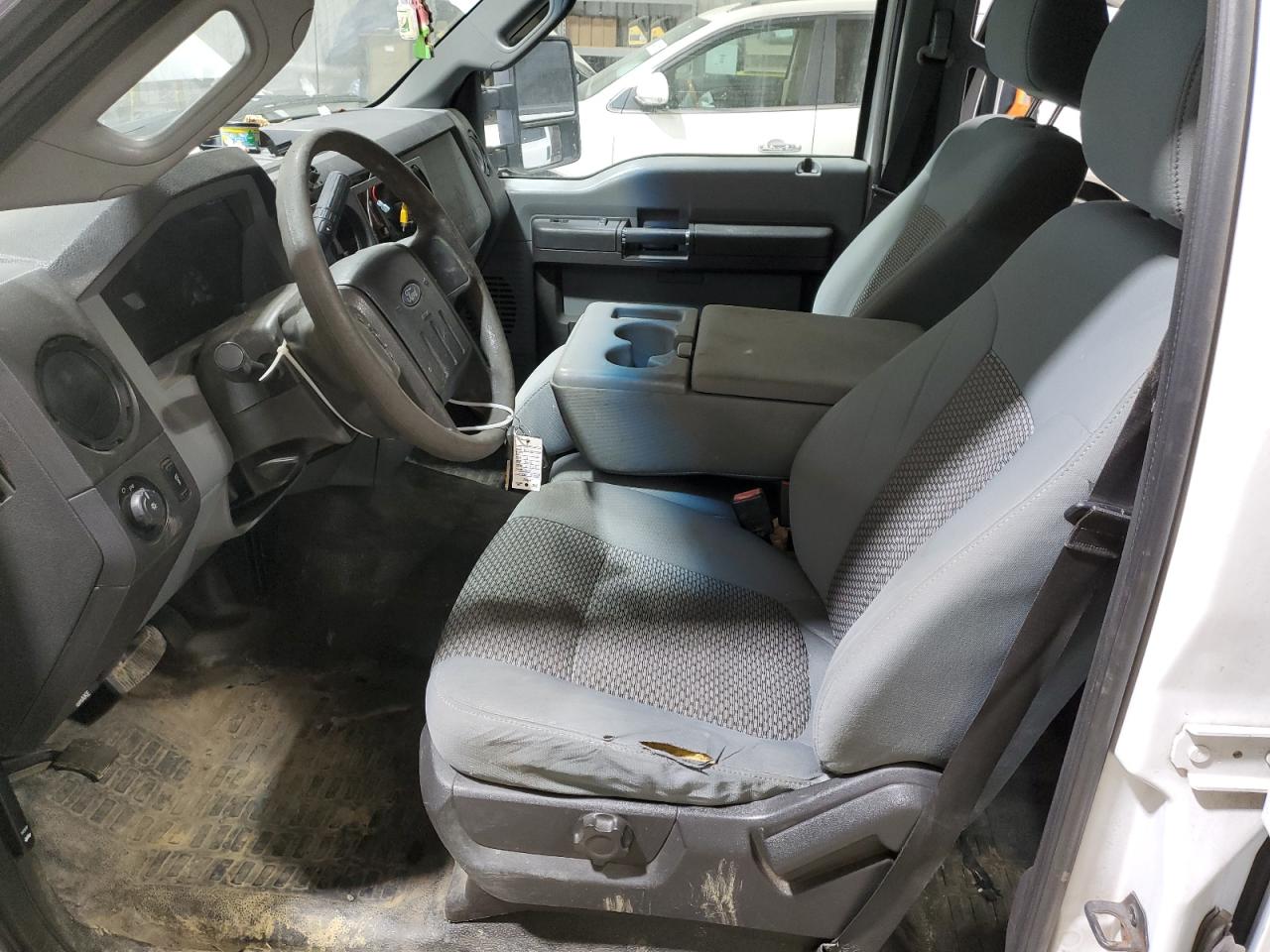 2011 Ford F250 - Image 7