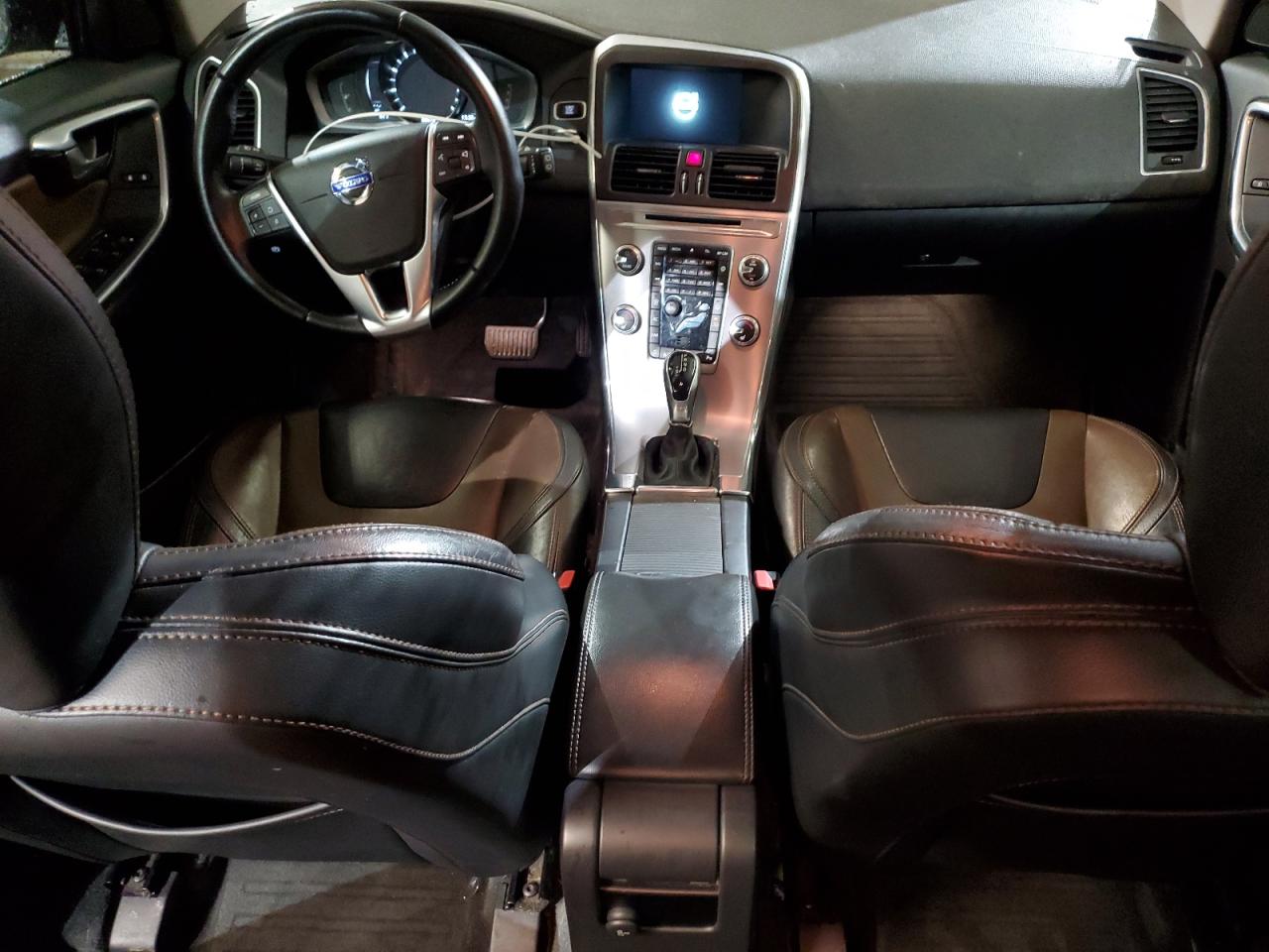 2017 Volvo XC60 - Image 8