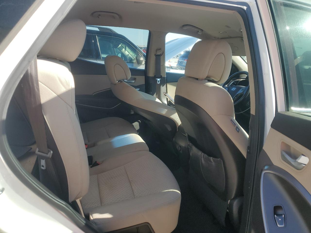 2014 Hyundai Santa Fe - Image 11