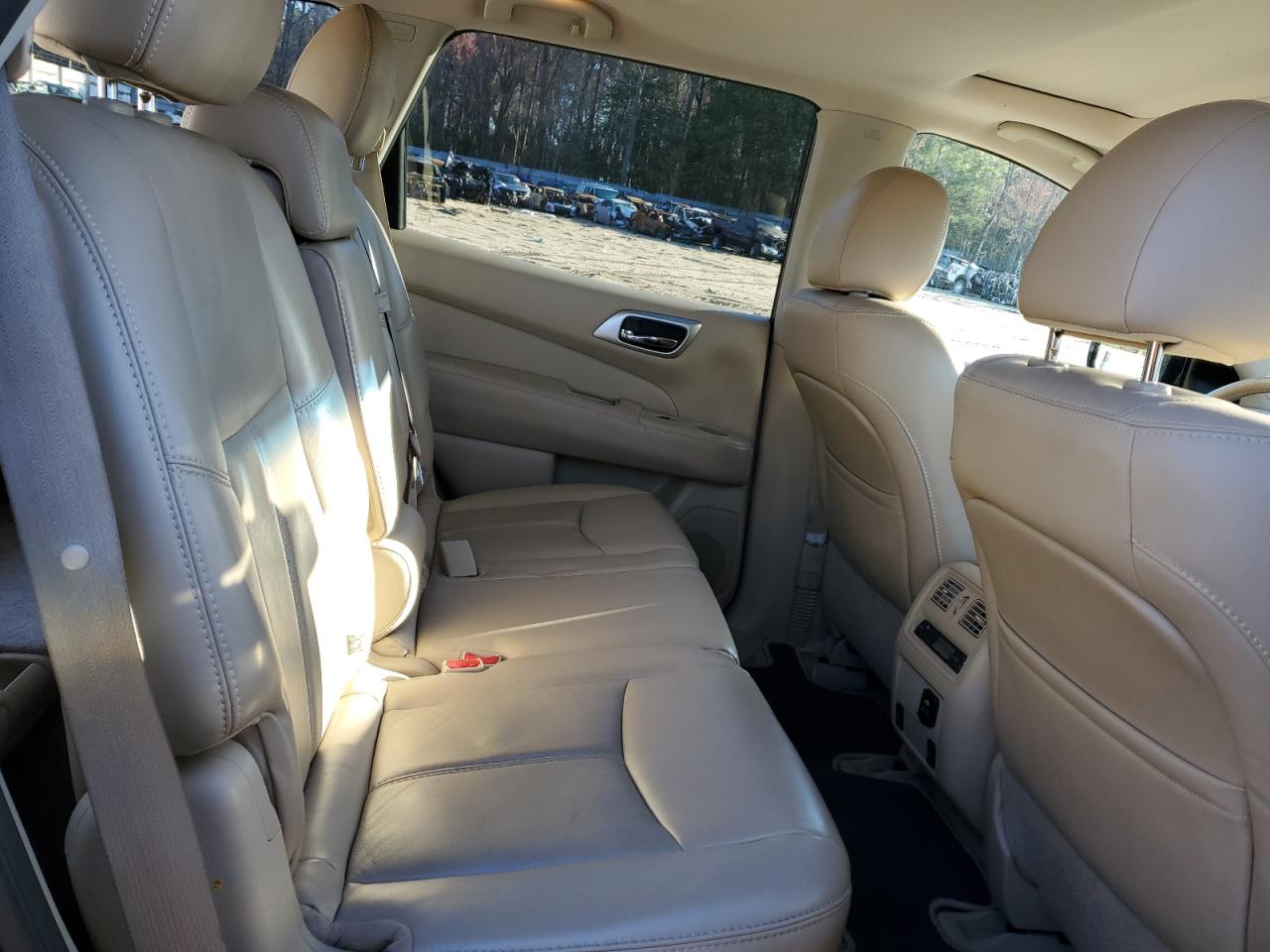 2014 Nissan Pathfinder - Image 11