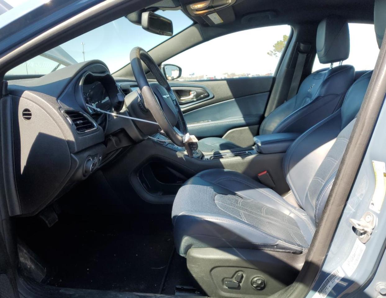 2015 Chrysler 200 - Image 7