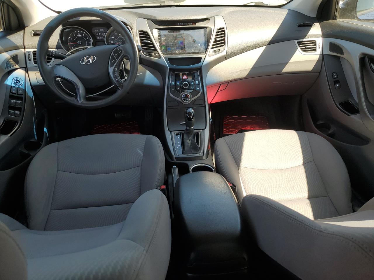 2015 Hyundai Elantra - Image 8