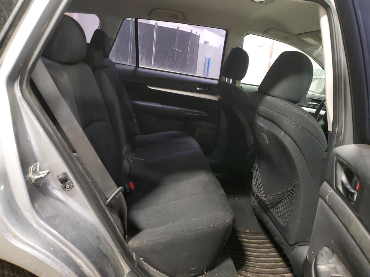 2011 Subaru Outback - Image 11