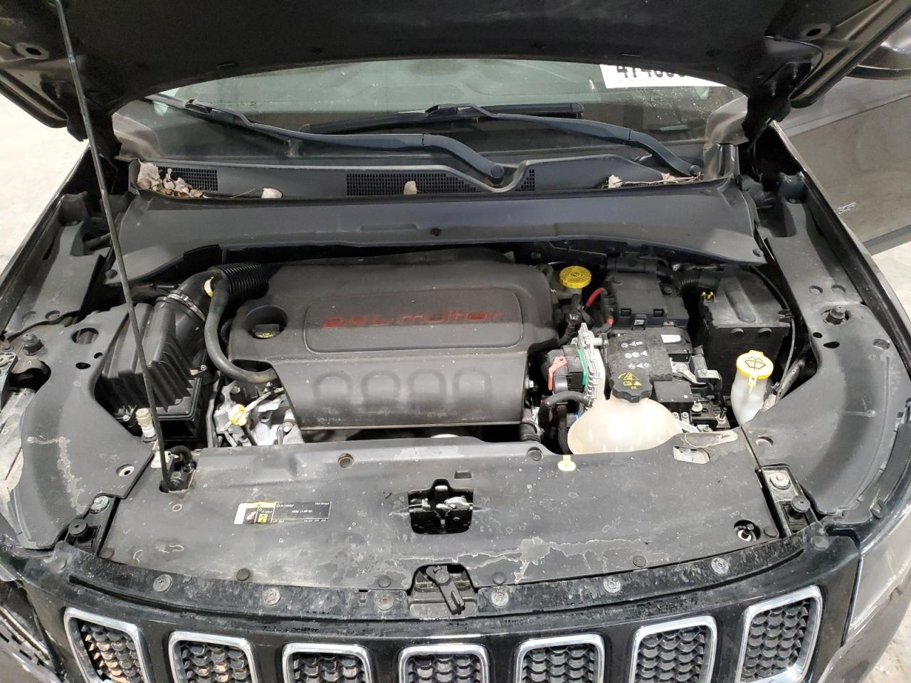 2018 Jeep Compass - Image 13