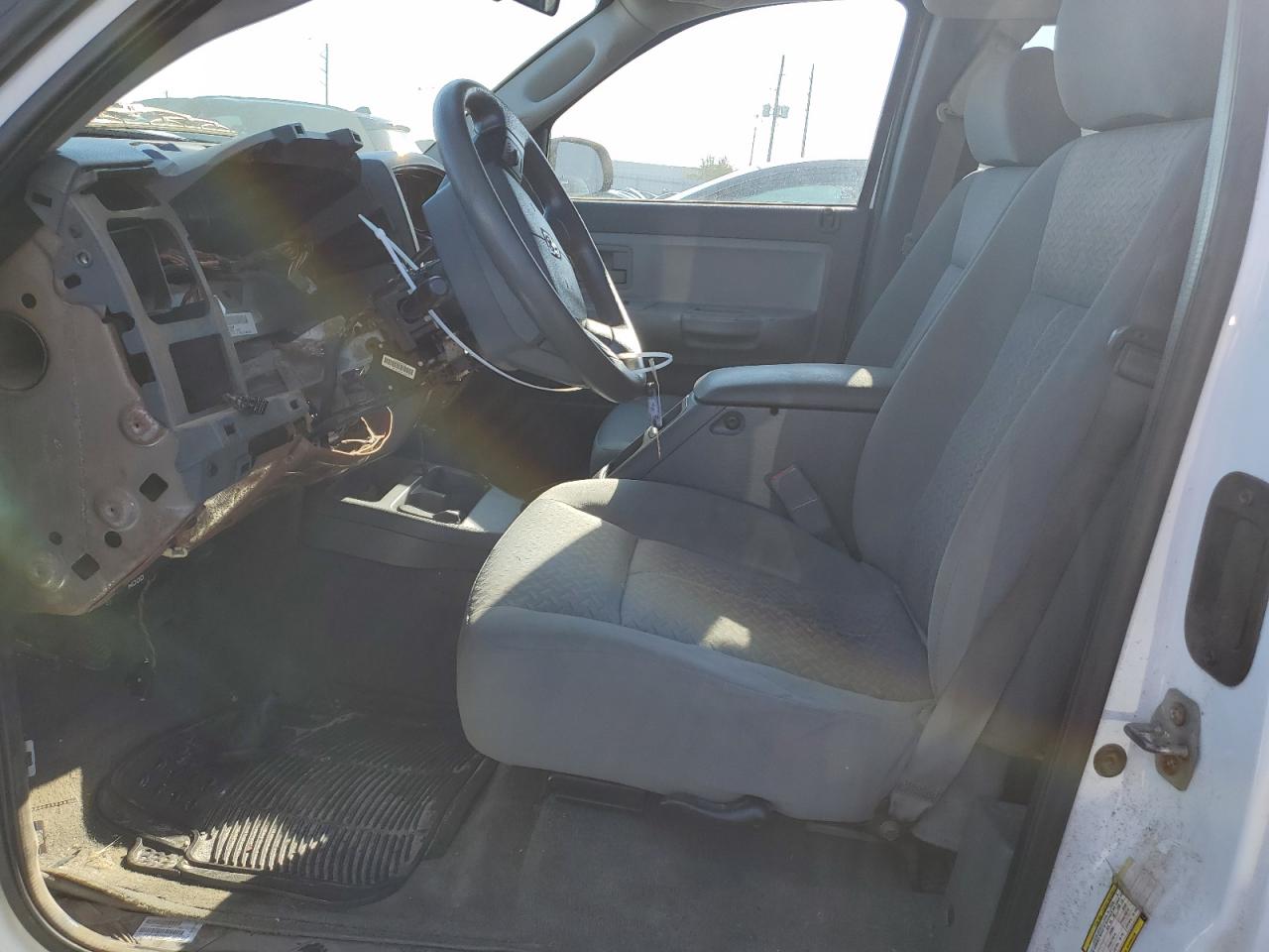 2007 Dodge Dakota - Image 7