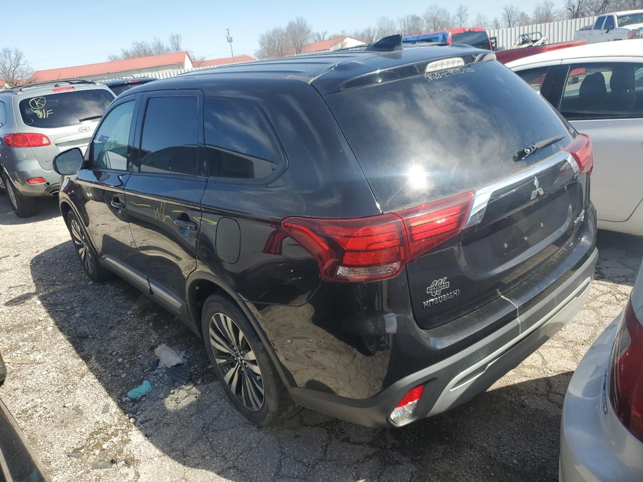 2019 Mitsubishi Outlander - Image 2