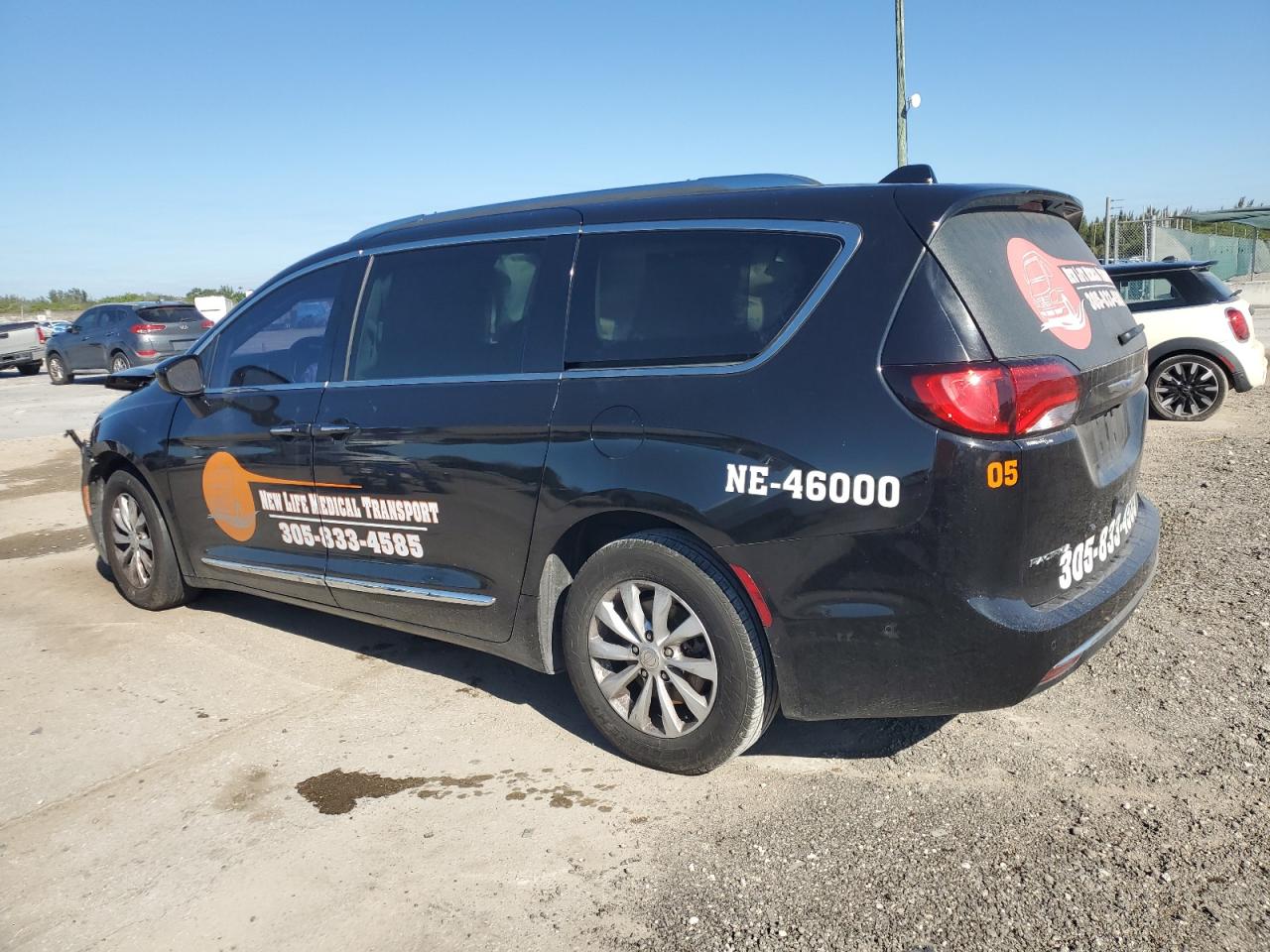 2019 Chrysler Pacifica - Image 2