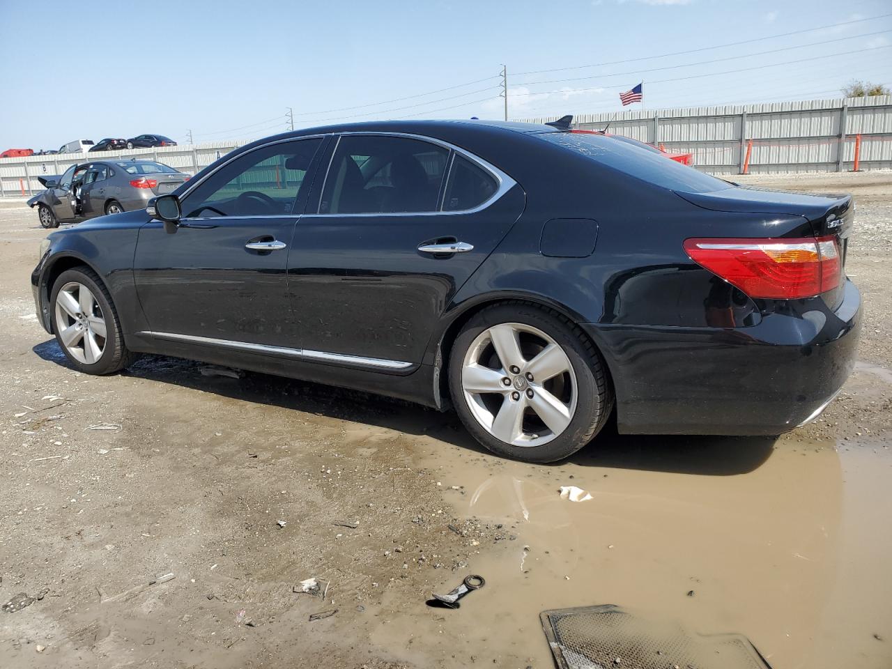 2010 Lexus LS - Image 2