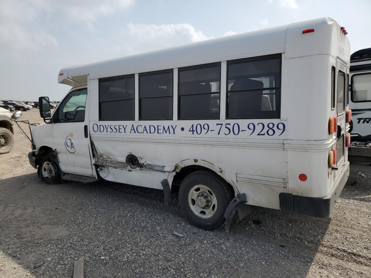 2011 Chevrolet Express - Image 2