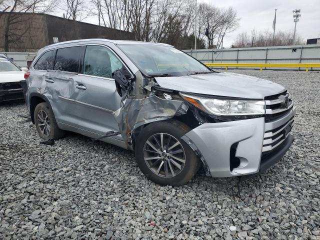  TOYOTA HIGHLANDER 2018 Srebrny