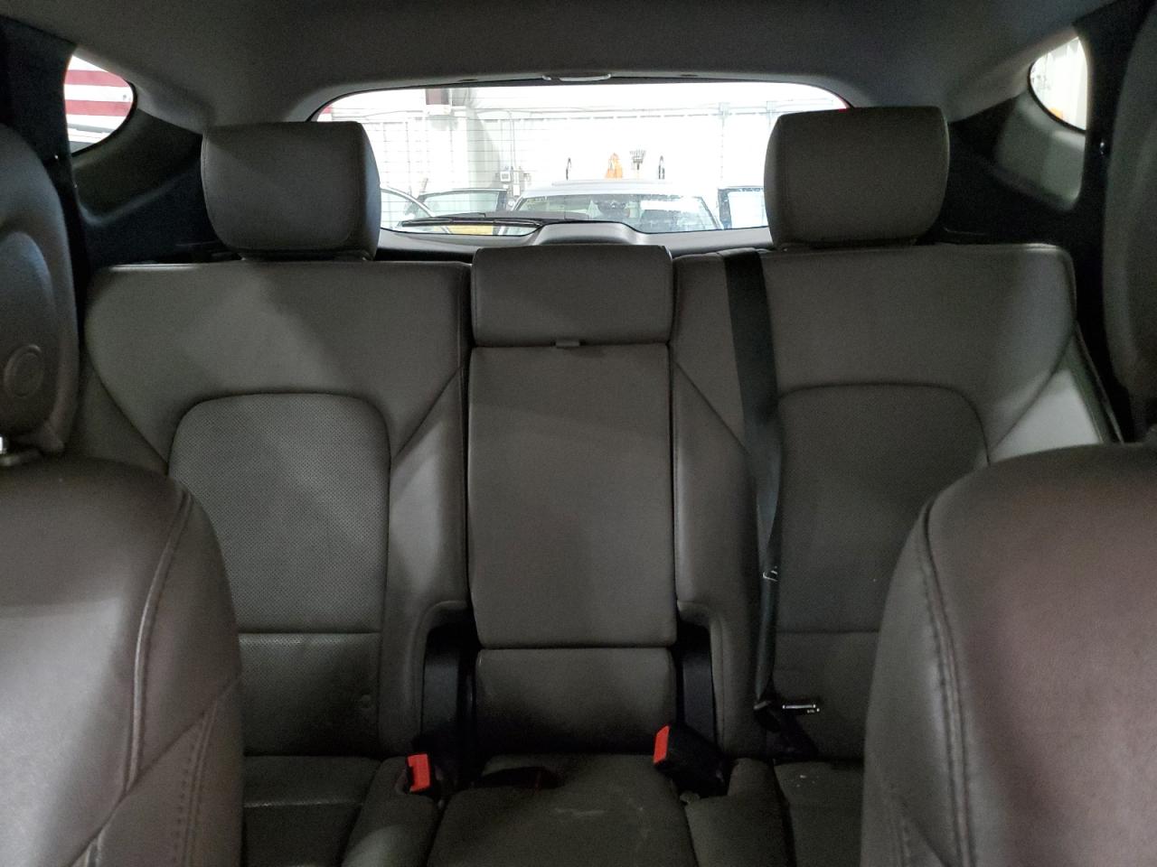 2017 Hyundai Santa Fe - Image 10