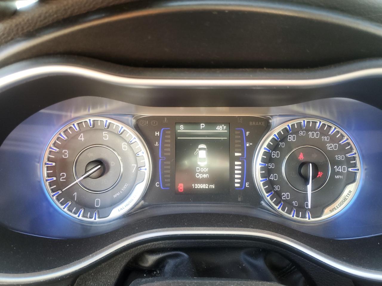 2015 Chrysler 200 - Image 9