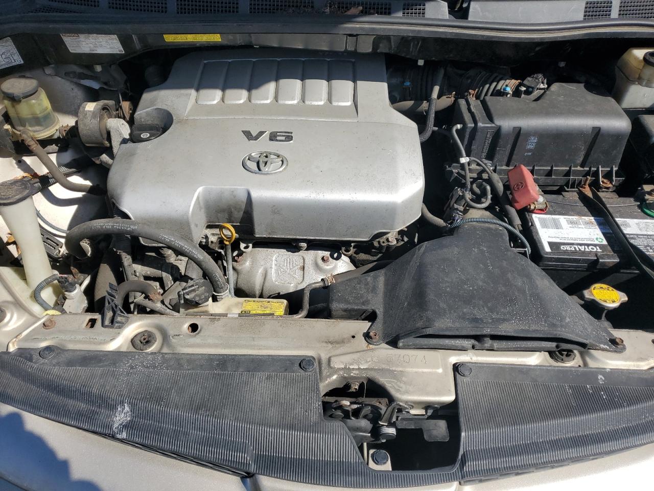 2010 Toyota Sienna - Image 12