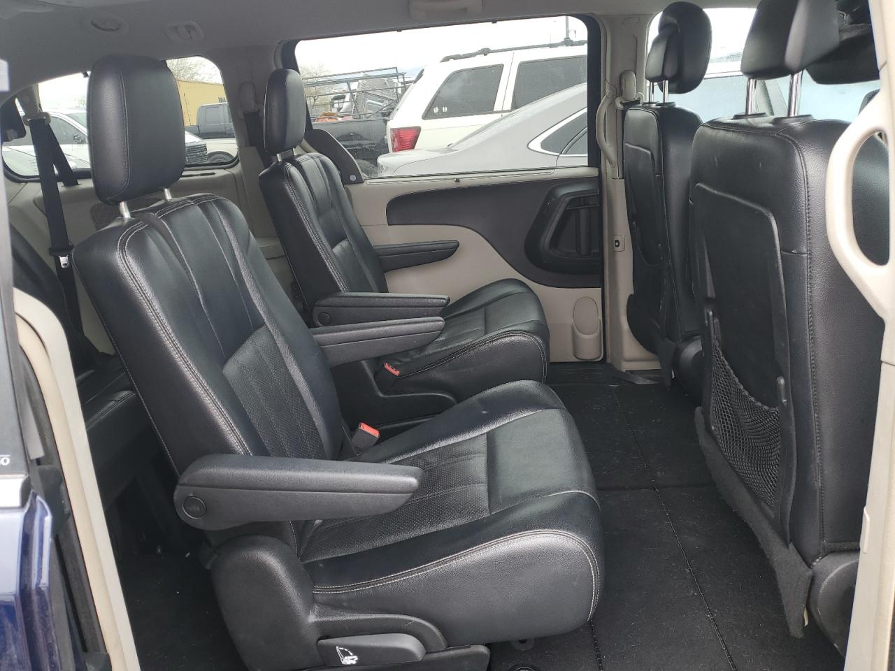 2013 Chrysler Town & Country - Image 11