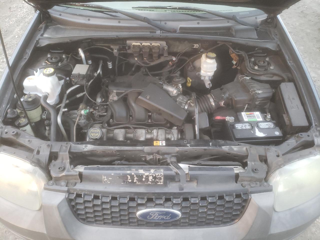 2005 Ford Escape - Image 12