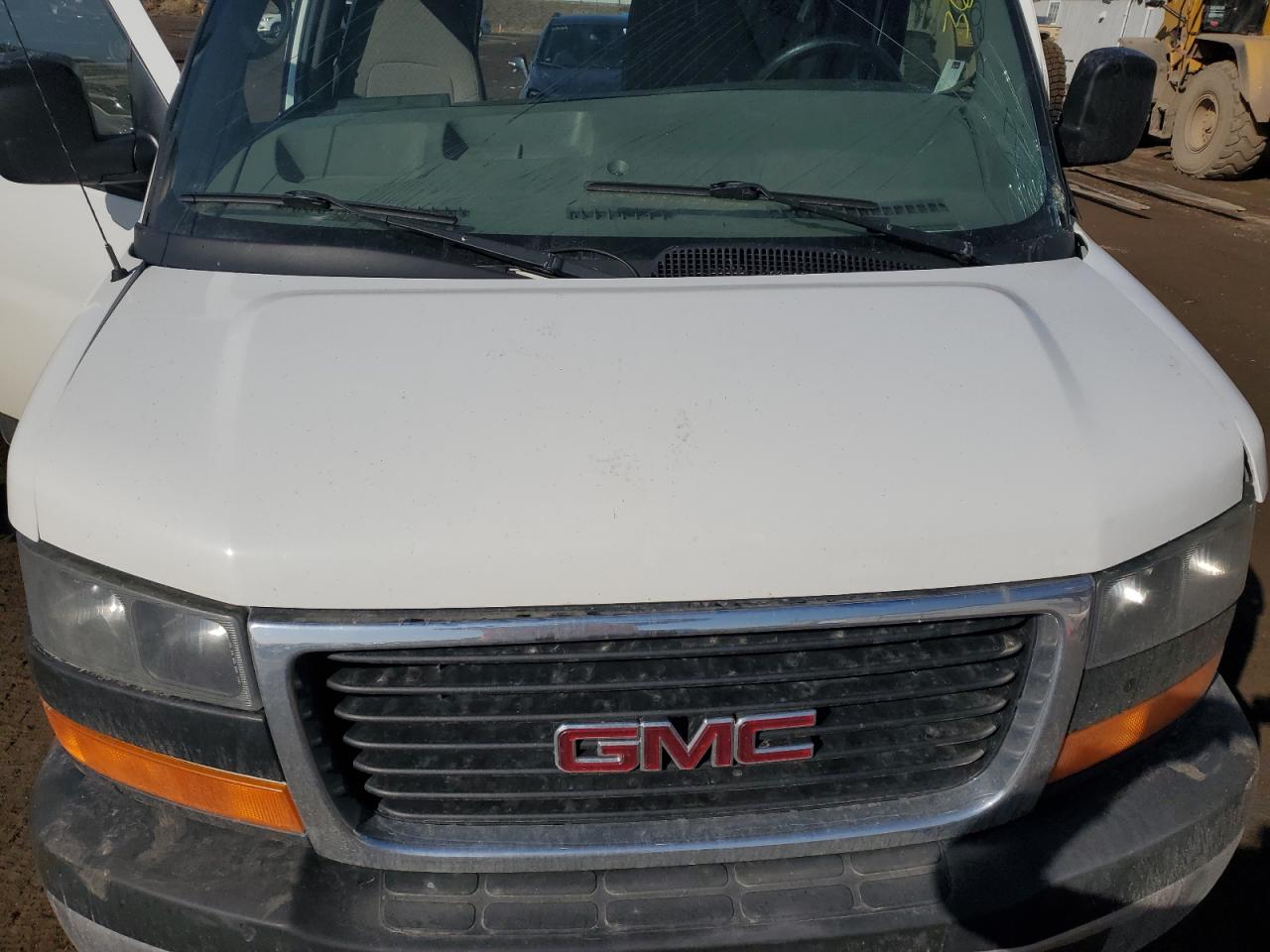 2015 GMC Savana - Image 13