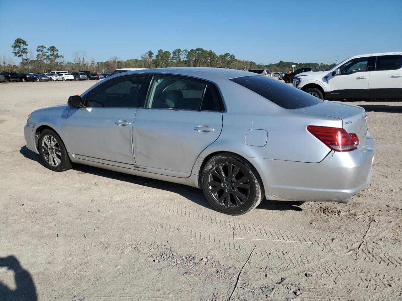 2008 Toyota Avalon - Image 2