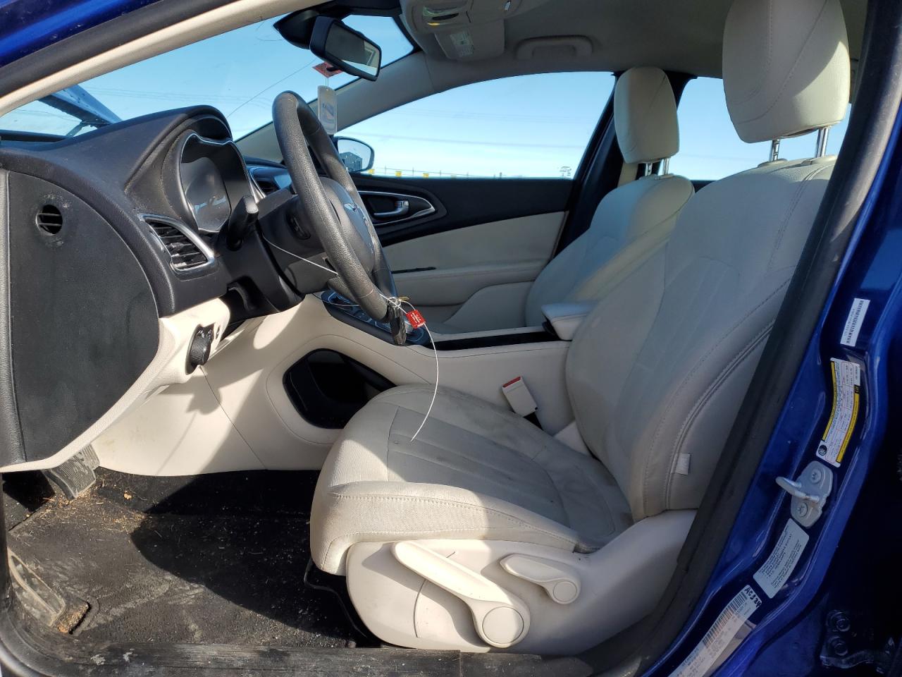 2016 Chrysler 200 - Image 7