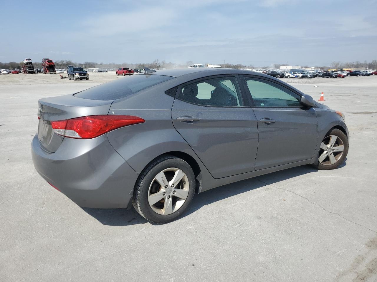 2013 Hyundai Elantra - Image 3