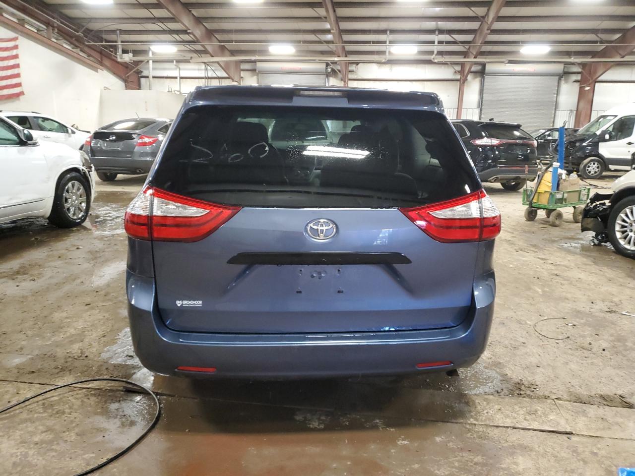 2015 Toyota Sienna - Image 6