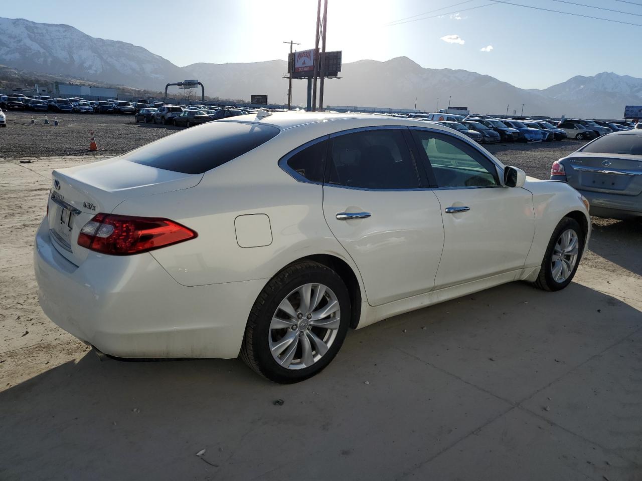 2011 Infiniti M - Image 3
