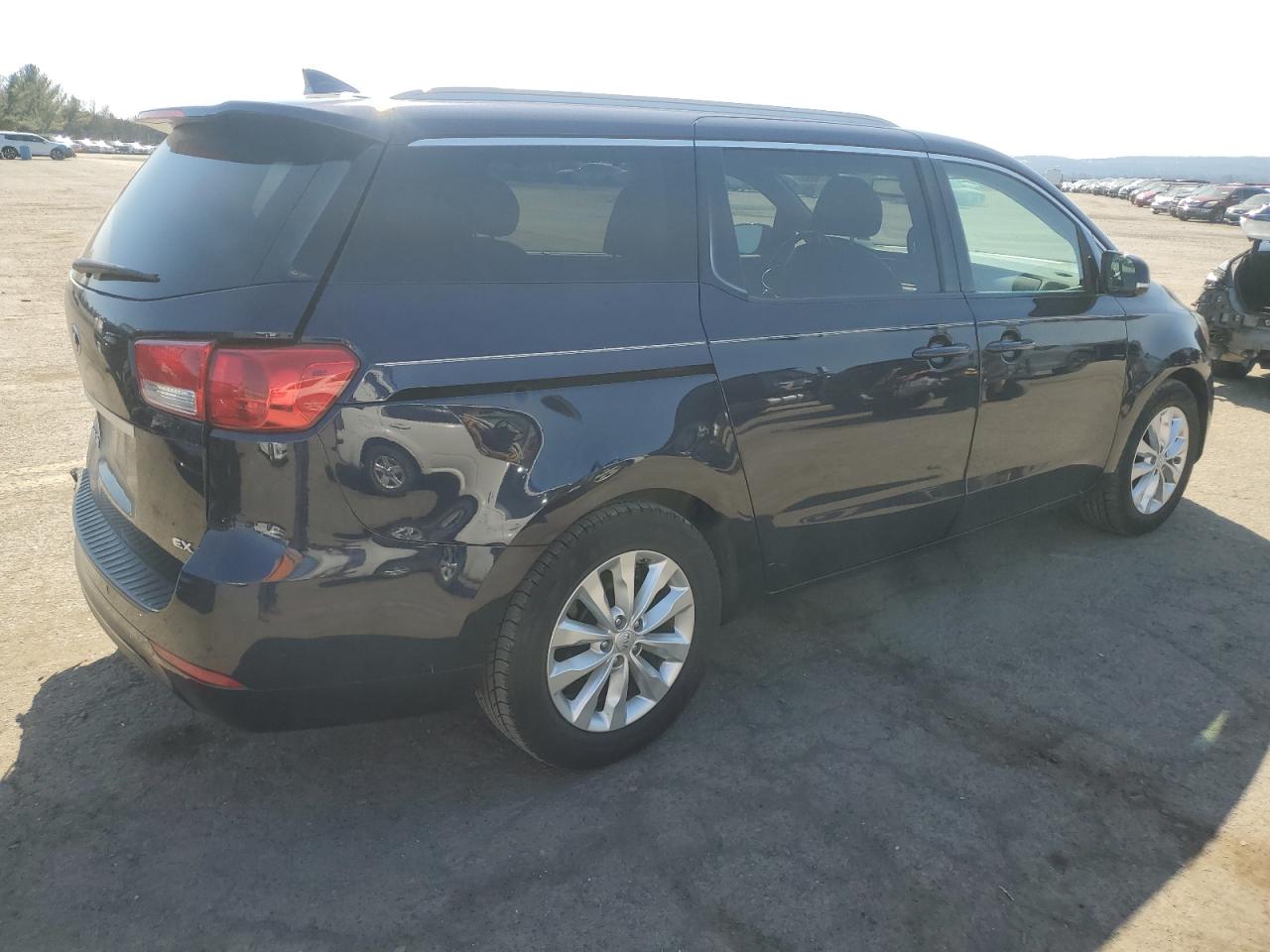 2018 Kia Sedona - Image 3
