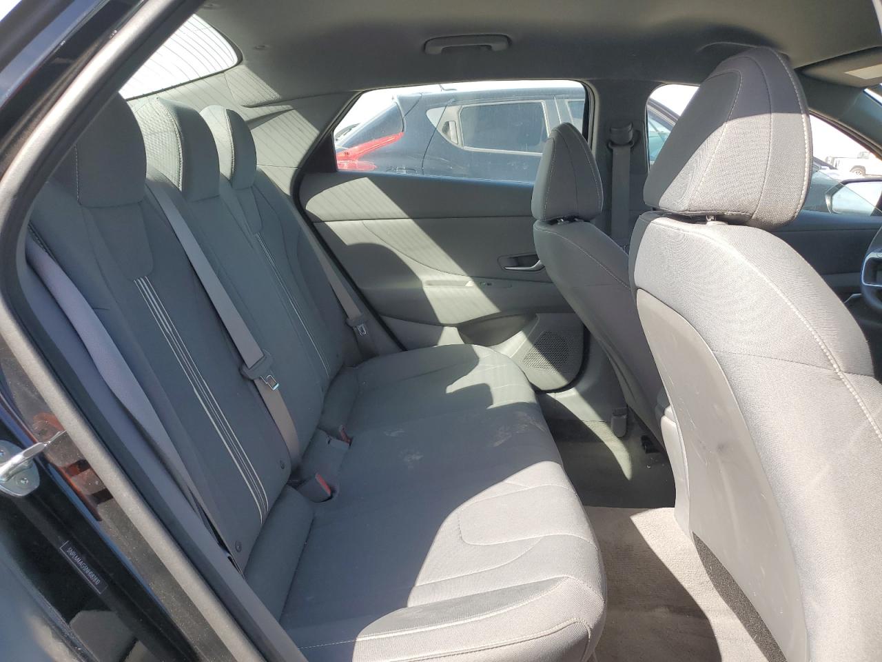 2022 Hyundai Elantra - Image 10