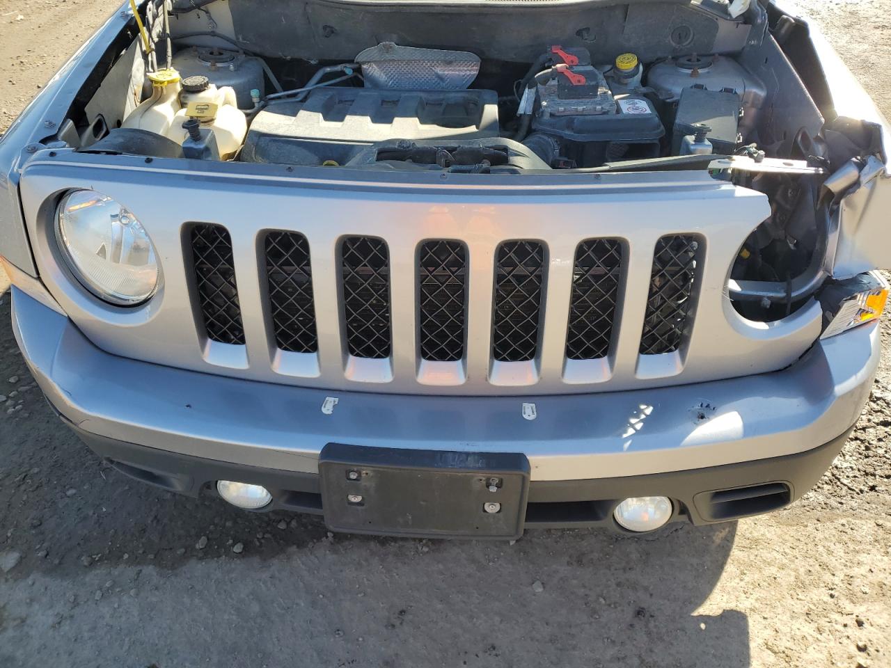 2015 Jeep Liberty (Patriot) - Image 12