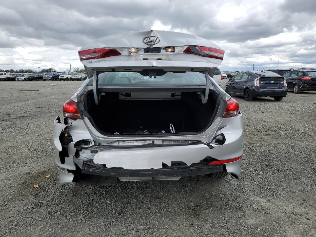 2018 Hyundai Elantra - Image 6