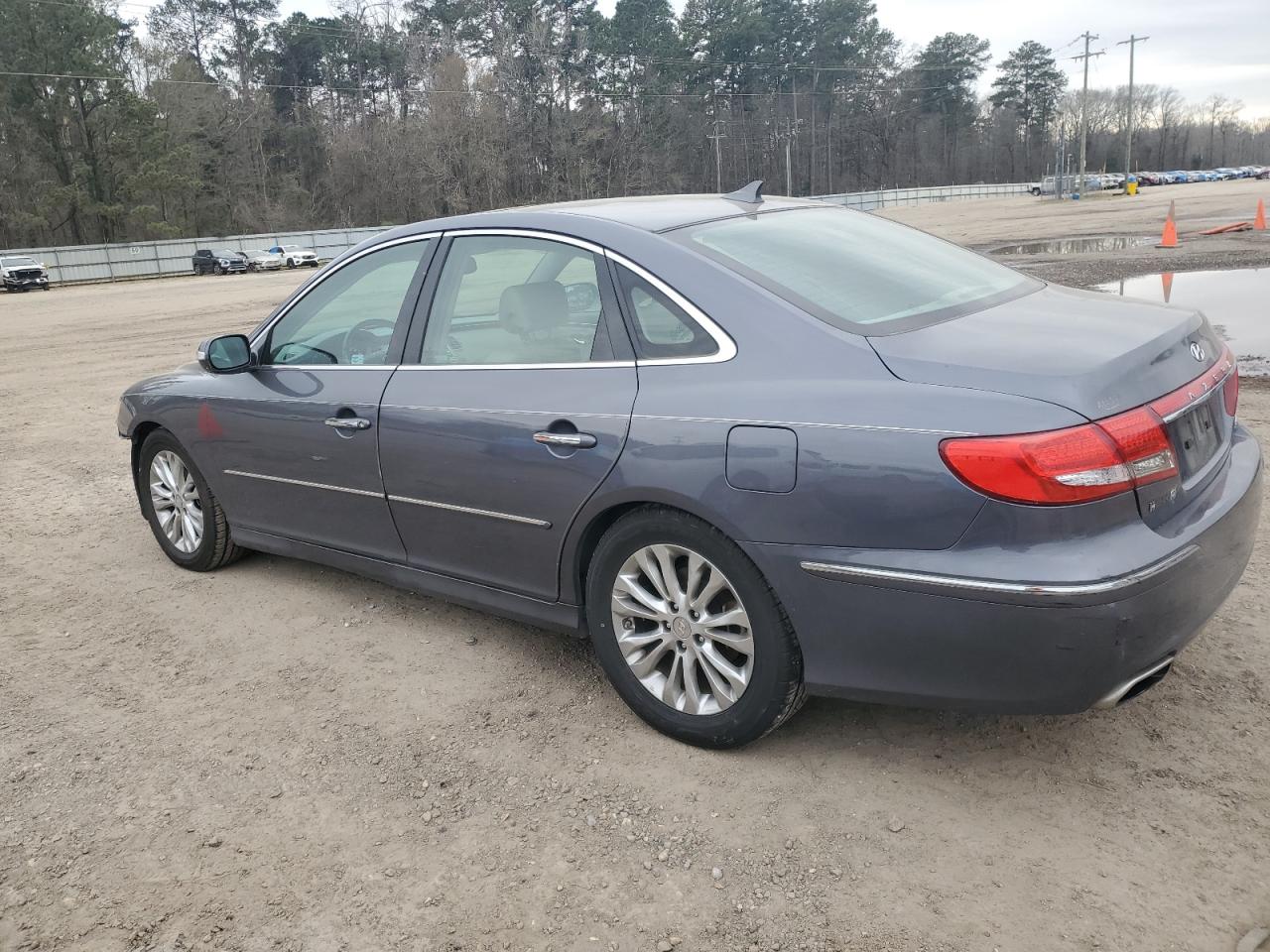 2011 Hyundai Azera - Image 2