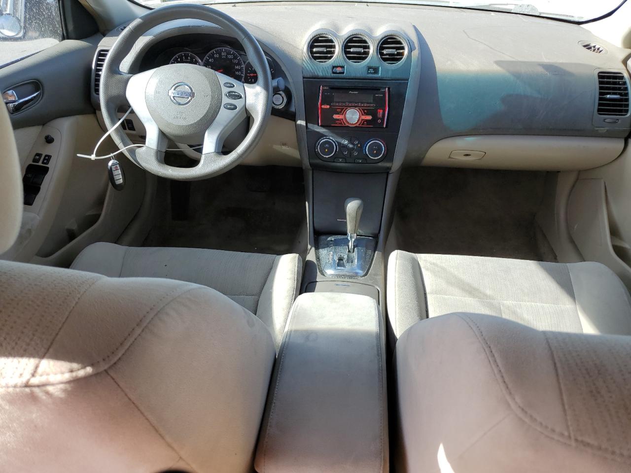2010 Nissan Altima - Image 8