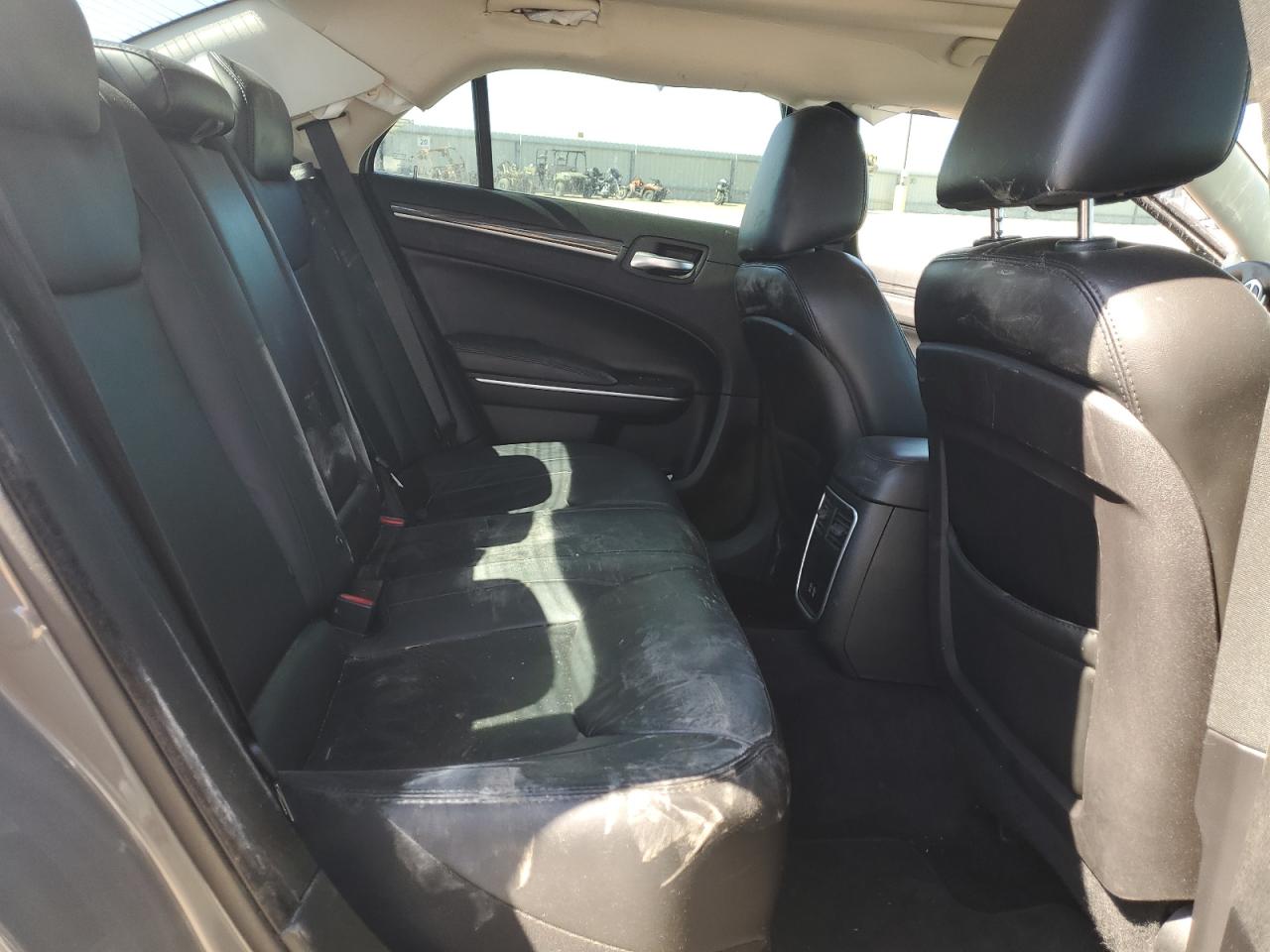 2018 Chrysler 300 - Image 10