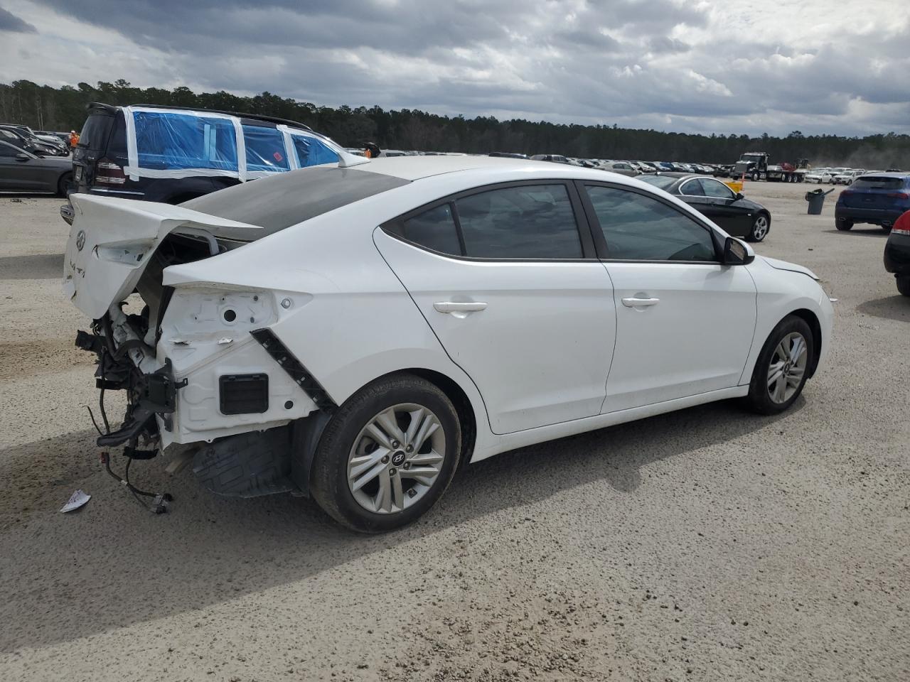 2020 Hyundai Elantra - Image 3