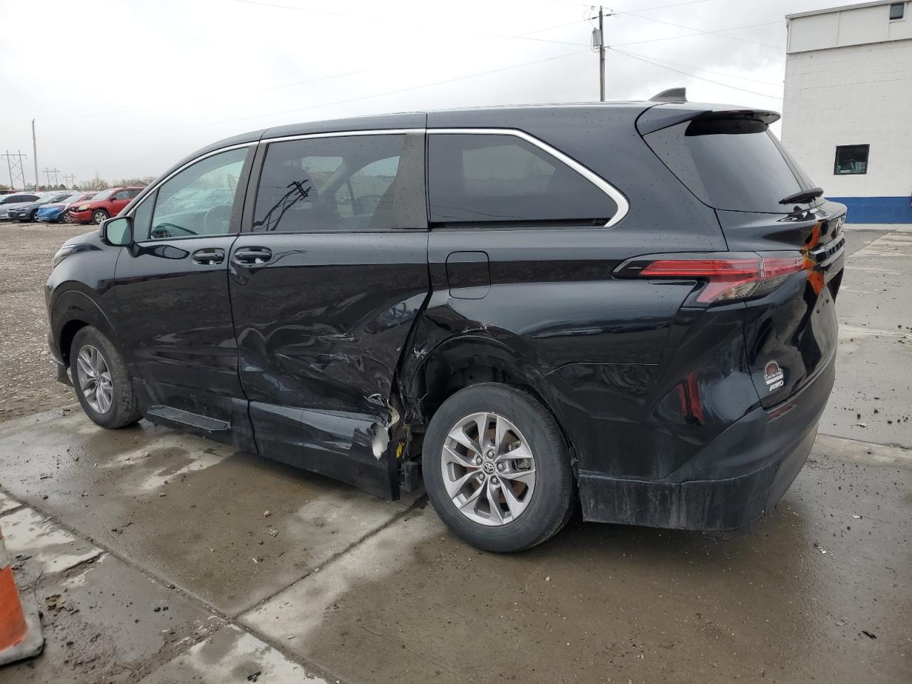 2022 Toyota Sienna - Image 2