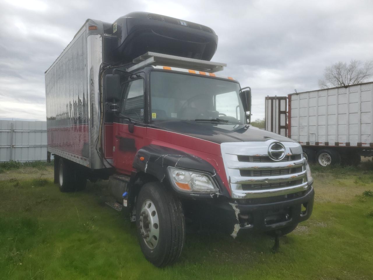 Anderson, CA에서 판매 중인 2015 Hino 268 Refrigerated Truck - Rollover