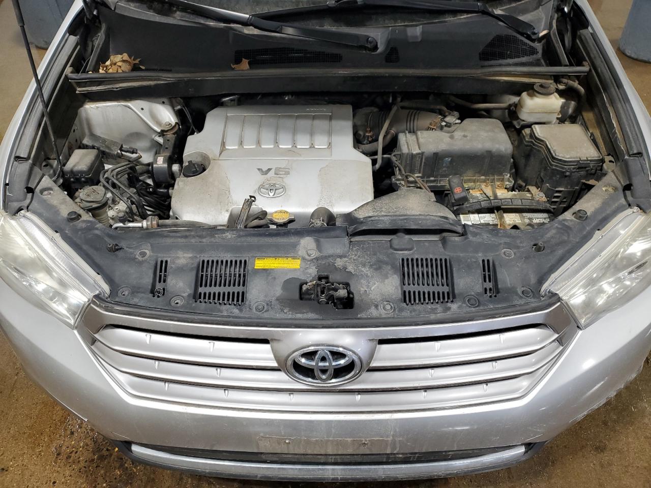 2013 Toyota Highlander - Image 12