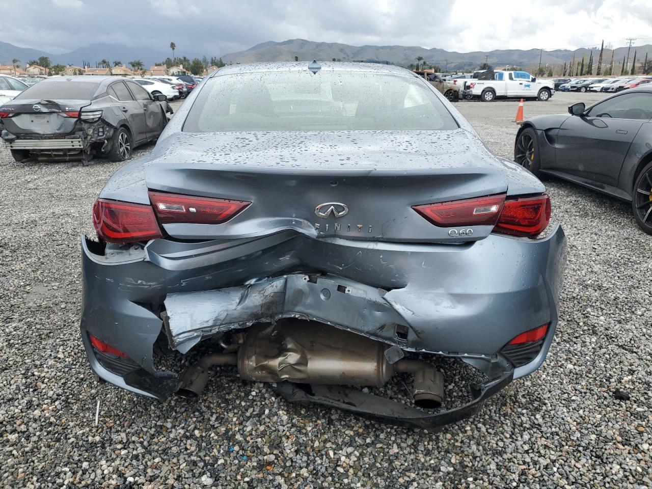 2017 Infiniti Q60 - Image 6