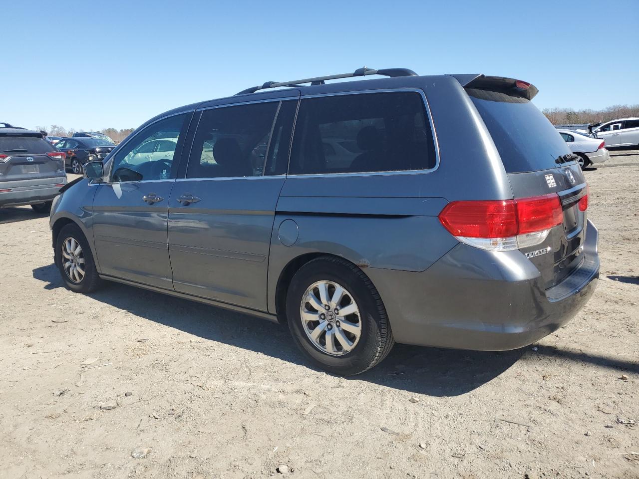 2010 Honda Odyssey - Image 2