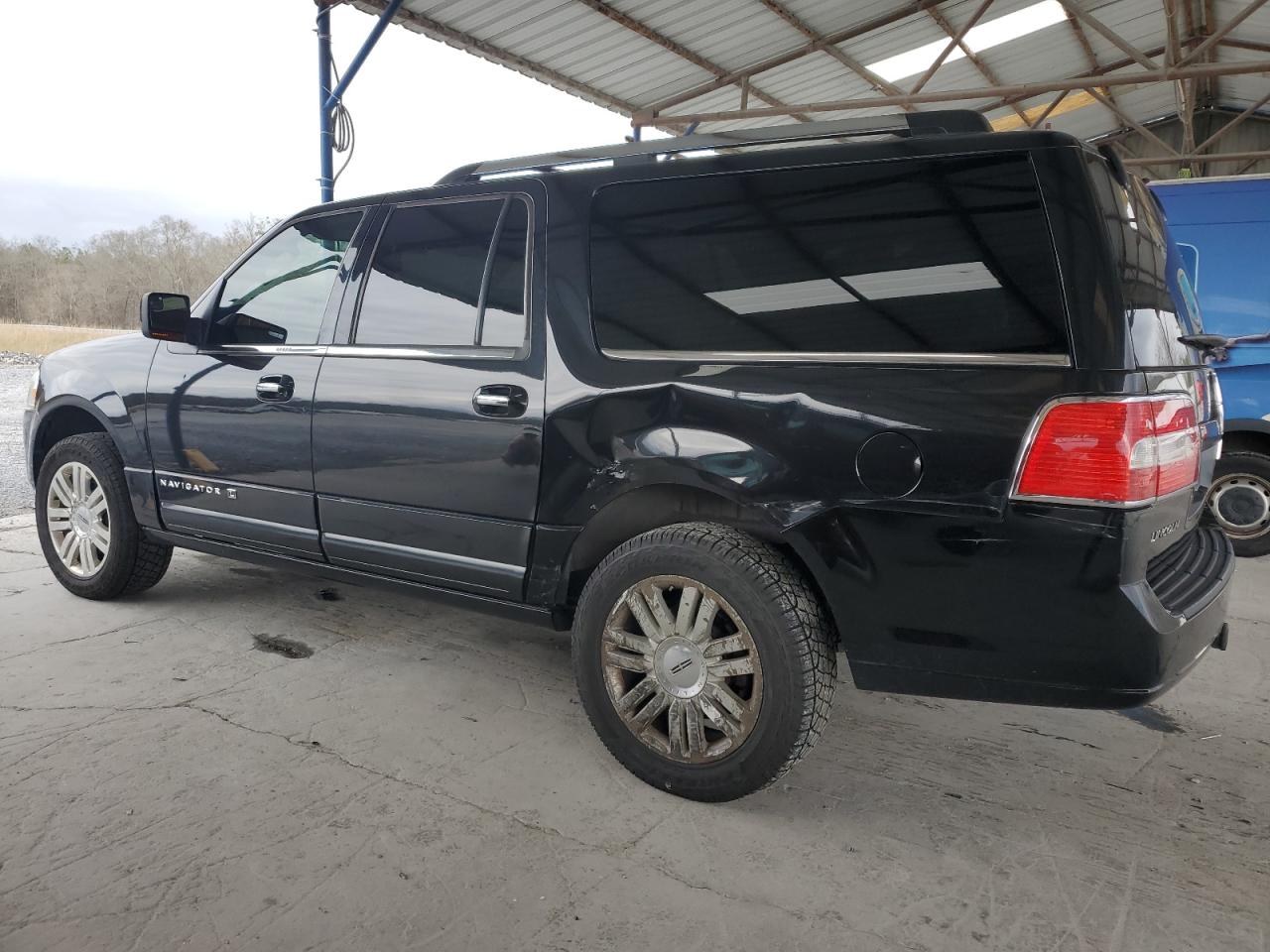 2013 Lincoln Navigator - Image 2