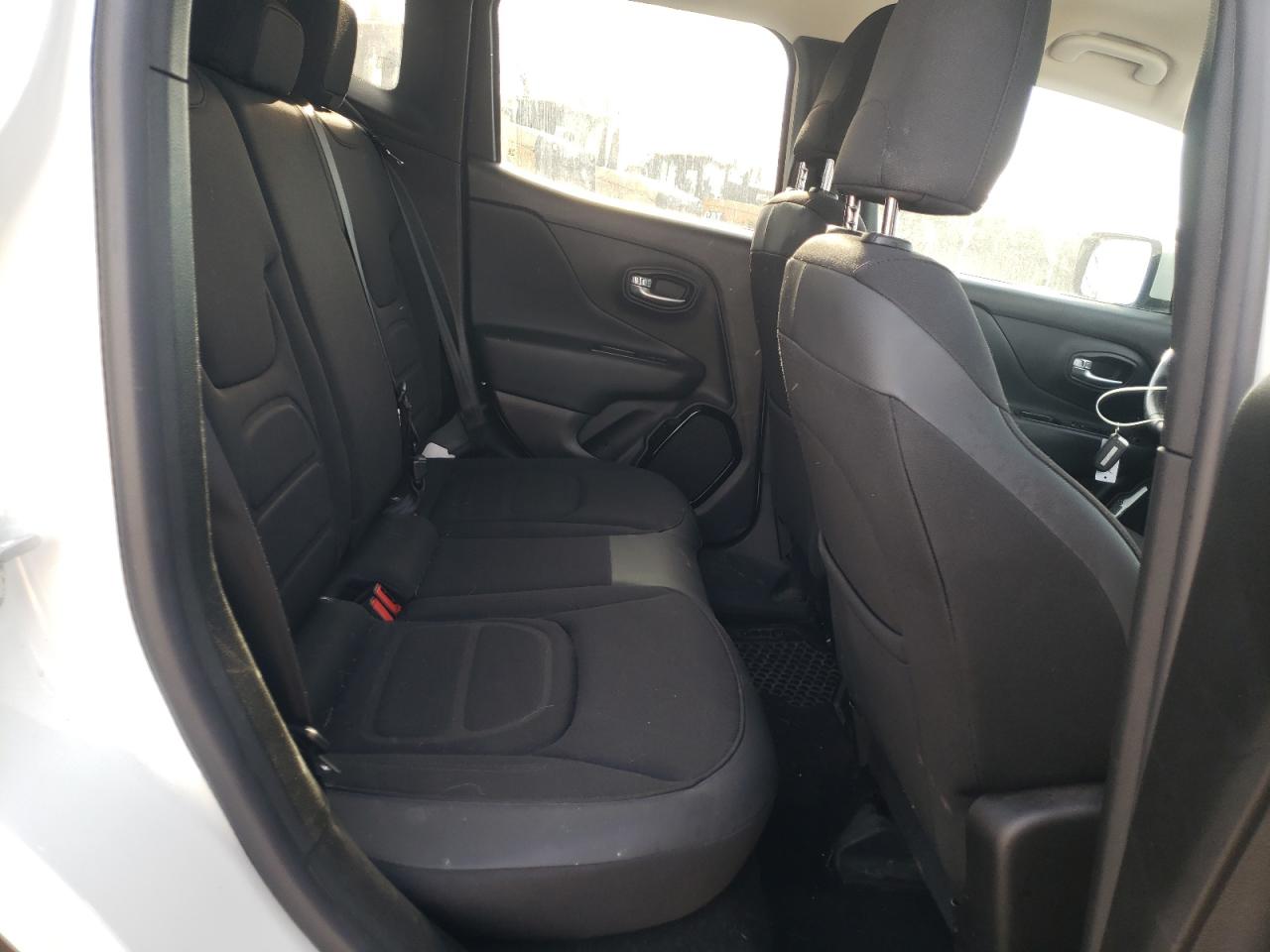2017 Jeep Renegade - Image 11